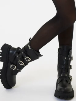 Biker pelle con fibbie