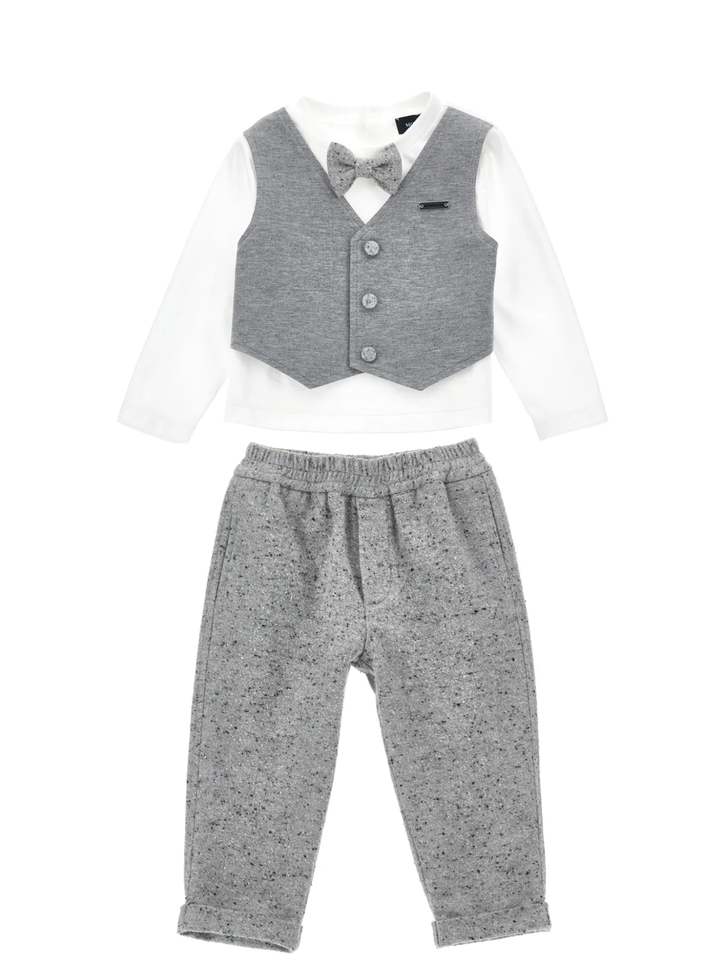 Completo elegante con papillon