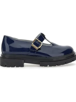 Scarpe vernice modello occhietti
